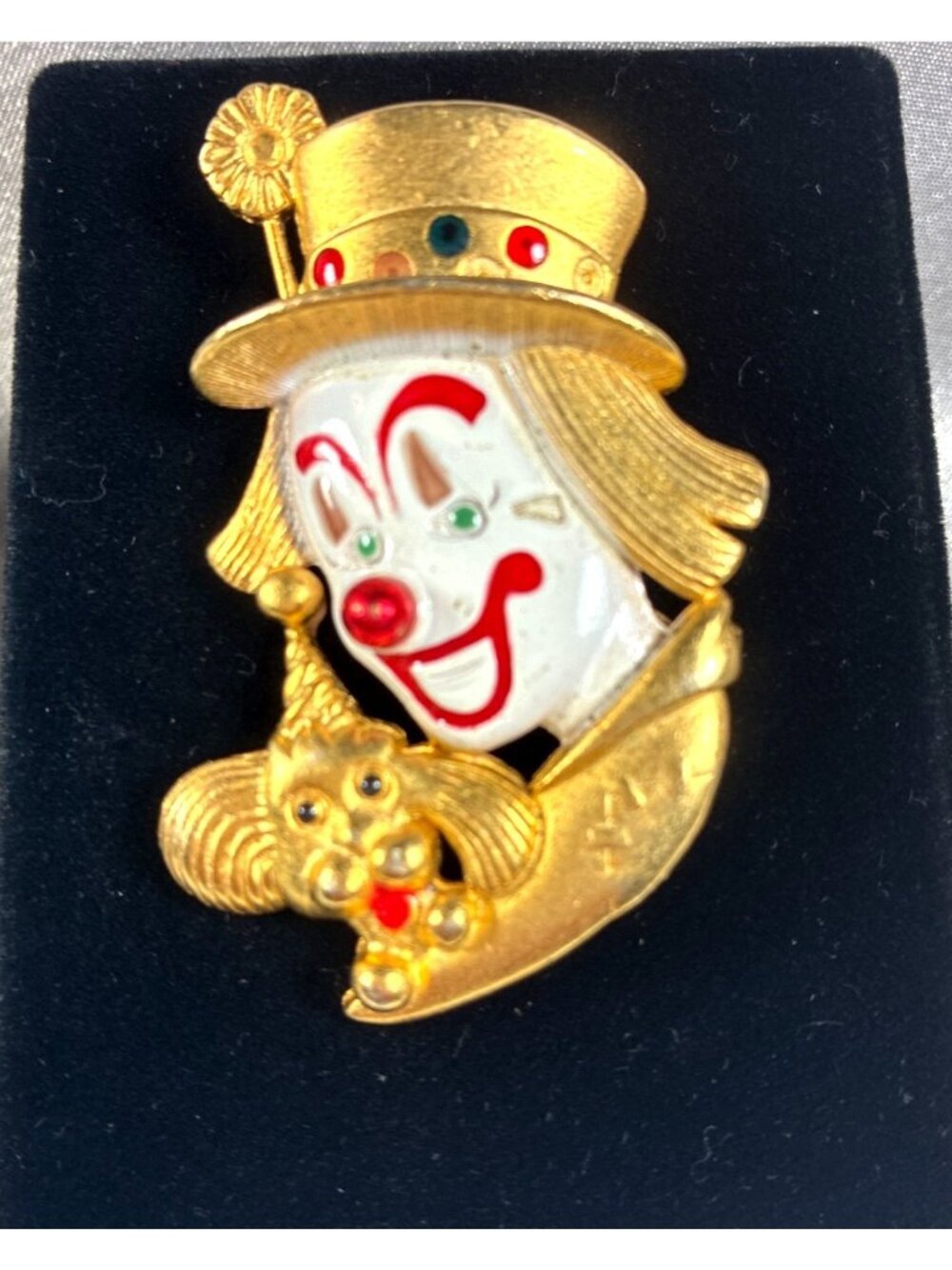 Vintage Danecraft Clown Brooch Dog Enamel Rhinestone Gold Tone Figural Pin - Picture 1 of 7